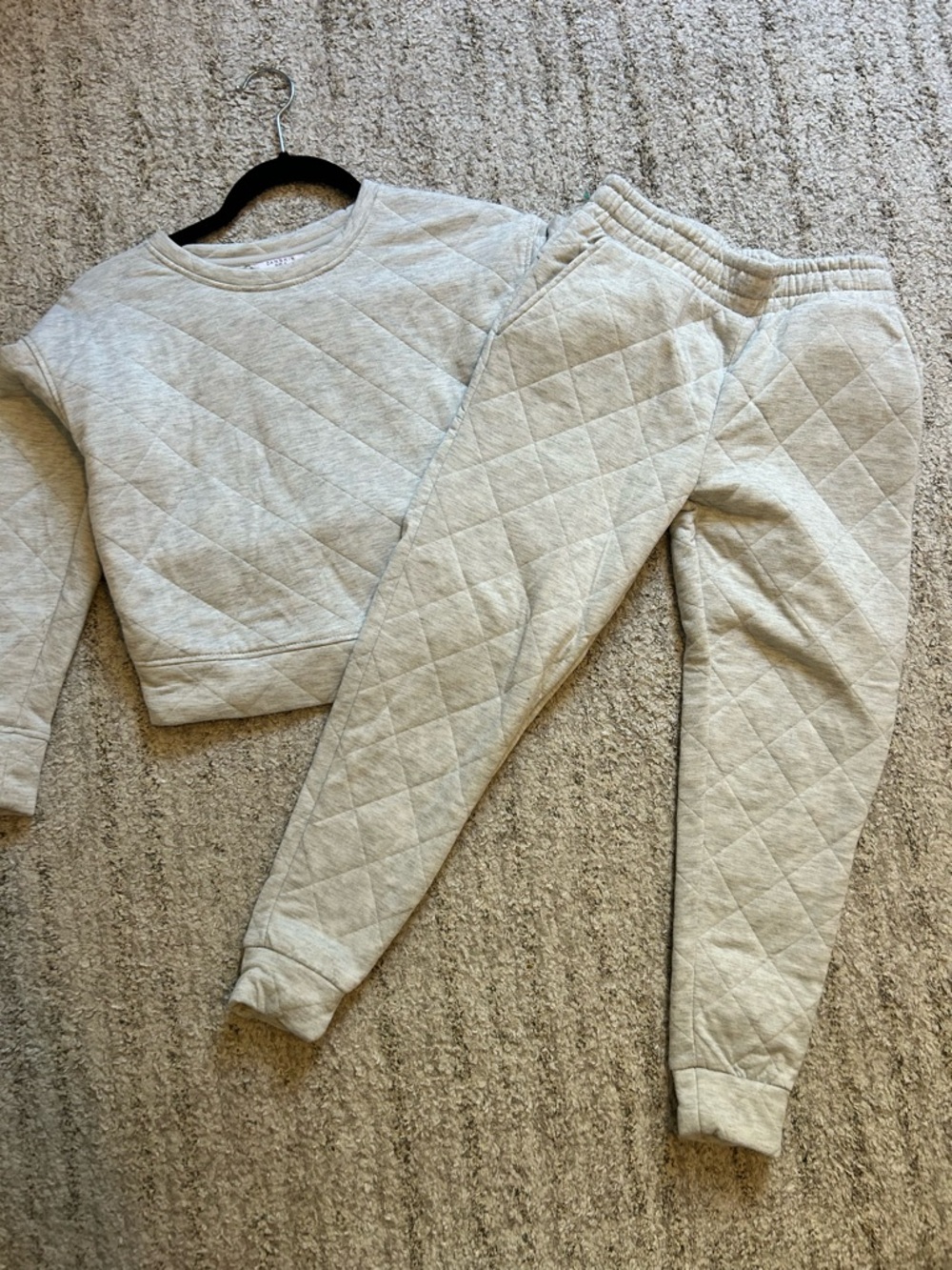 Danskin Girls Quilted Gray Sweatshirt Set with Joggers. Lightly used size 10/12